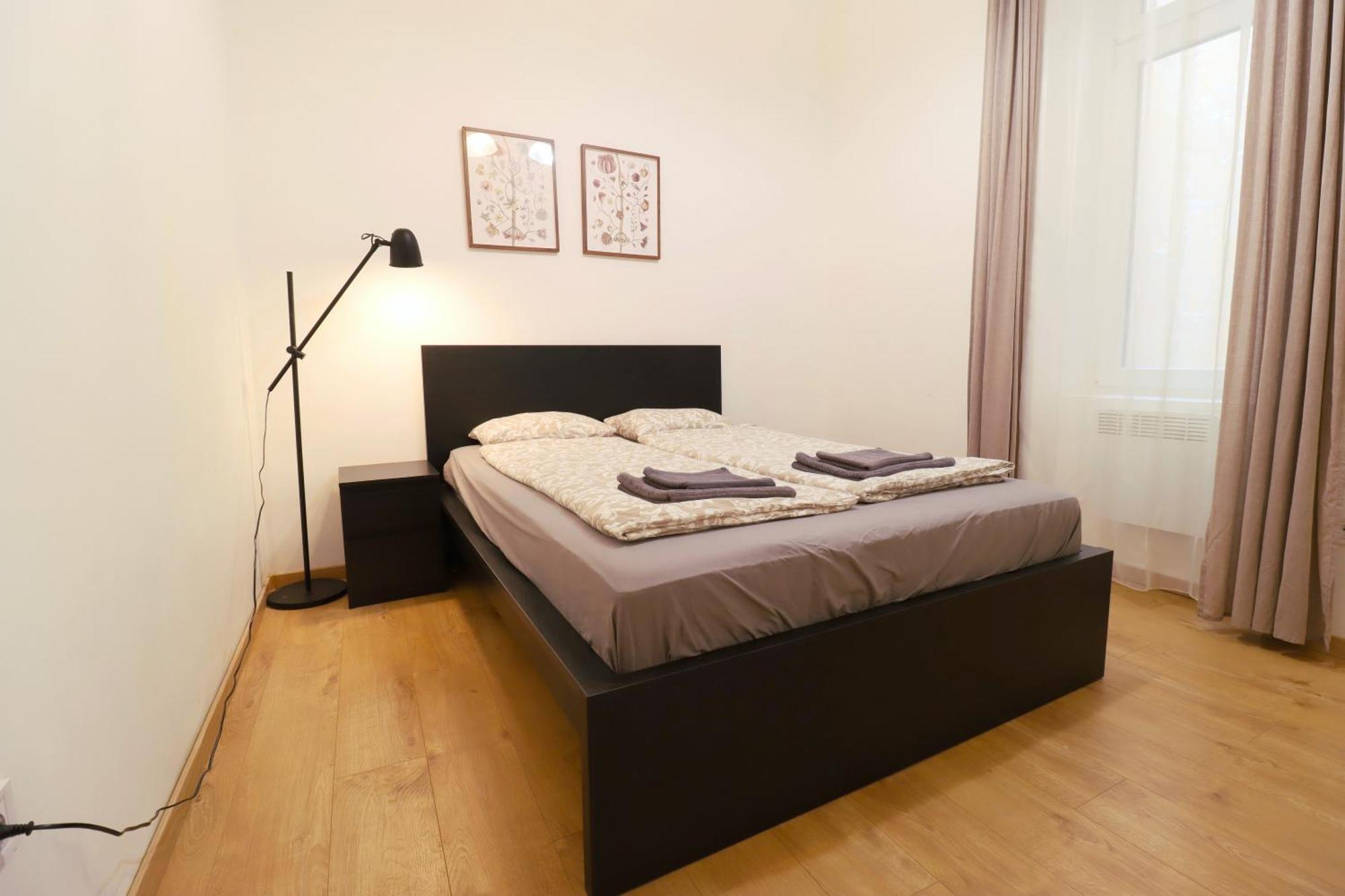 Cozy Apartment In Akacfa Street Budapest Luaran gambar