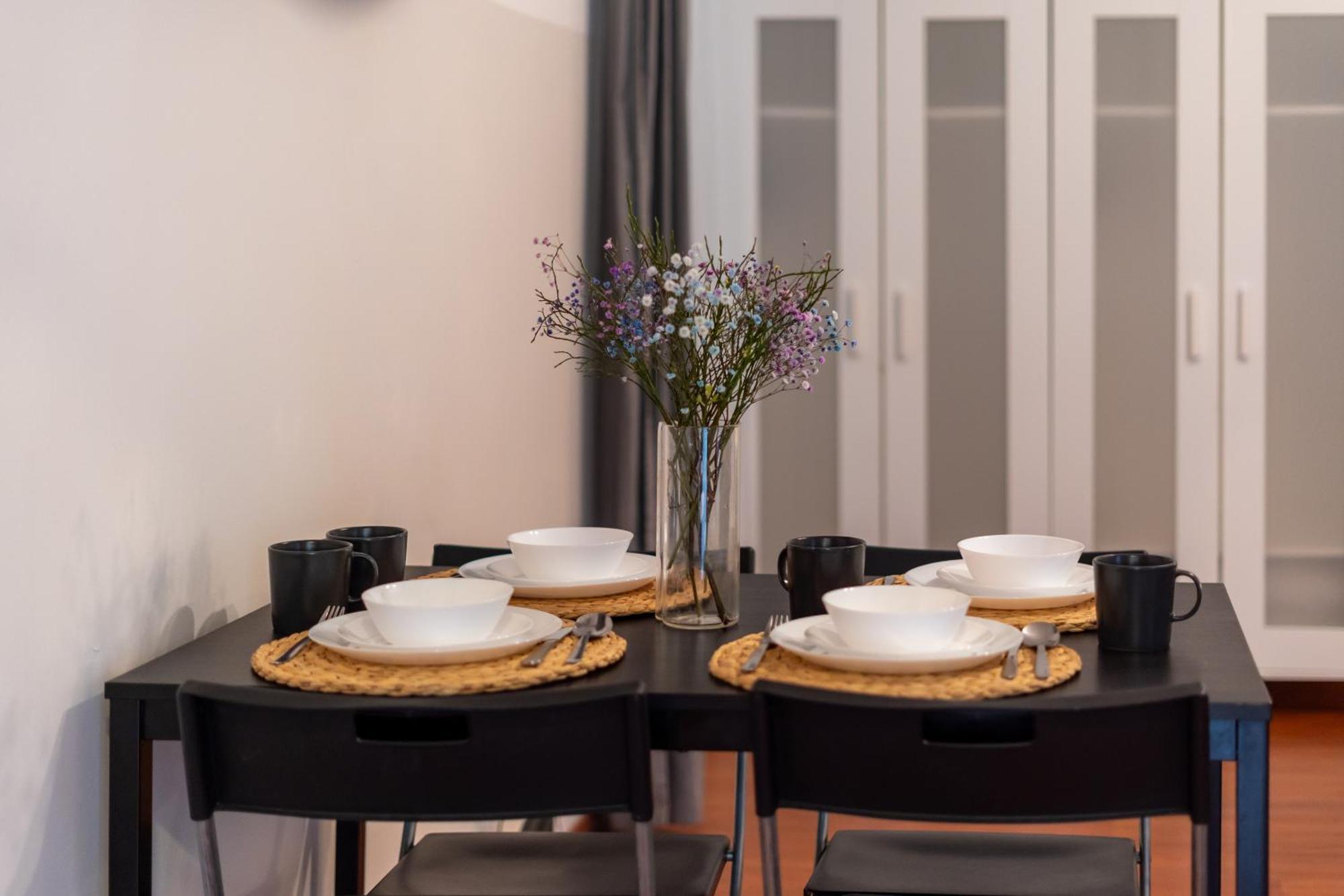 Cozy Apartment In Akacfa Street Budapest Luaran gambar