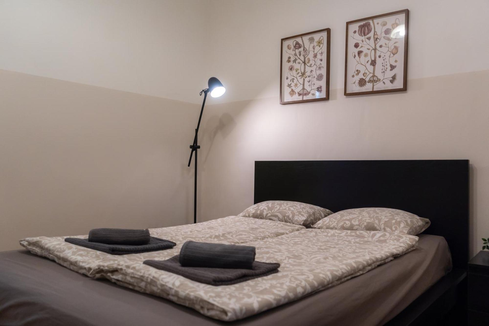 Cozy Apartment In Akacfa Street Budapest Luaran gambar