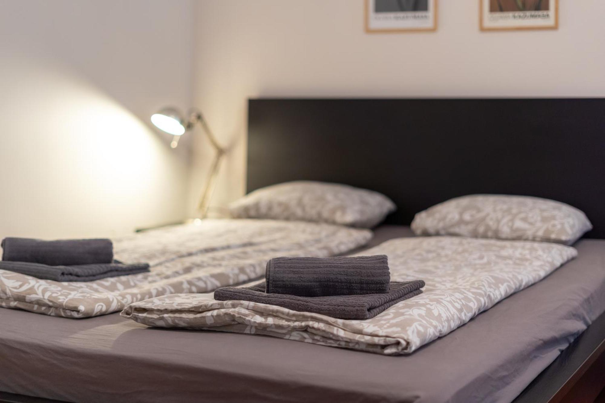 Cozy Apartment In Akacfa Street Budapest Luaran gambar