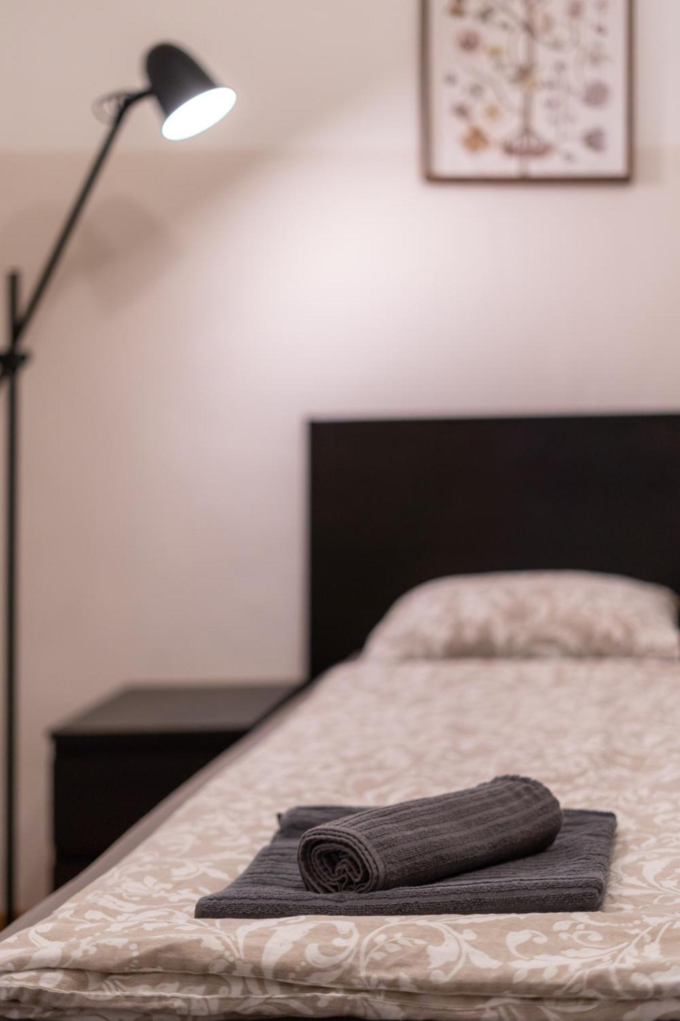Cozy Apartment In Akacfa Street Budapest Luaran gambar