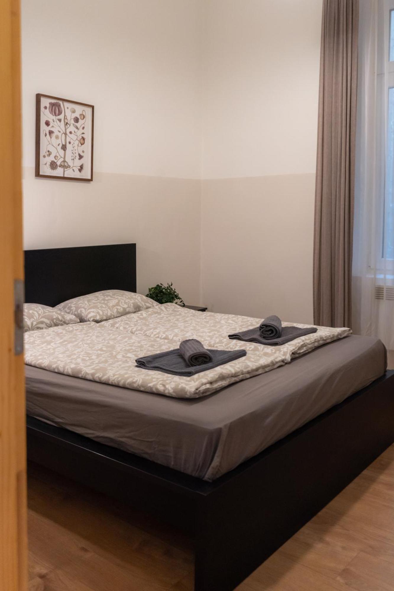Cozy Apartment In Akacfa Street Budapest Luaran gambar