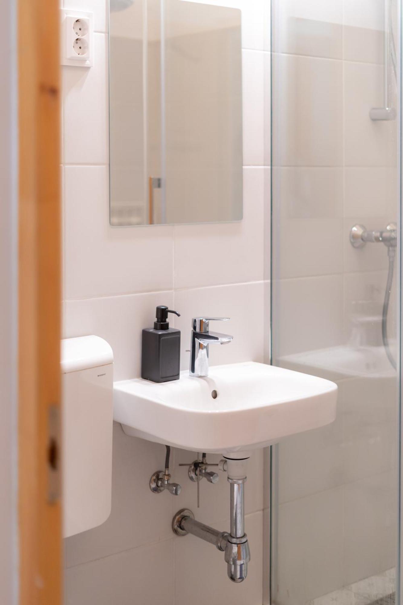 Cozy Apartment In Akacfa Street Budapest Luaran gambar