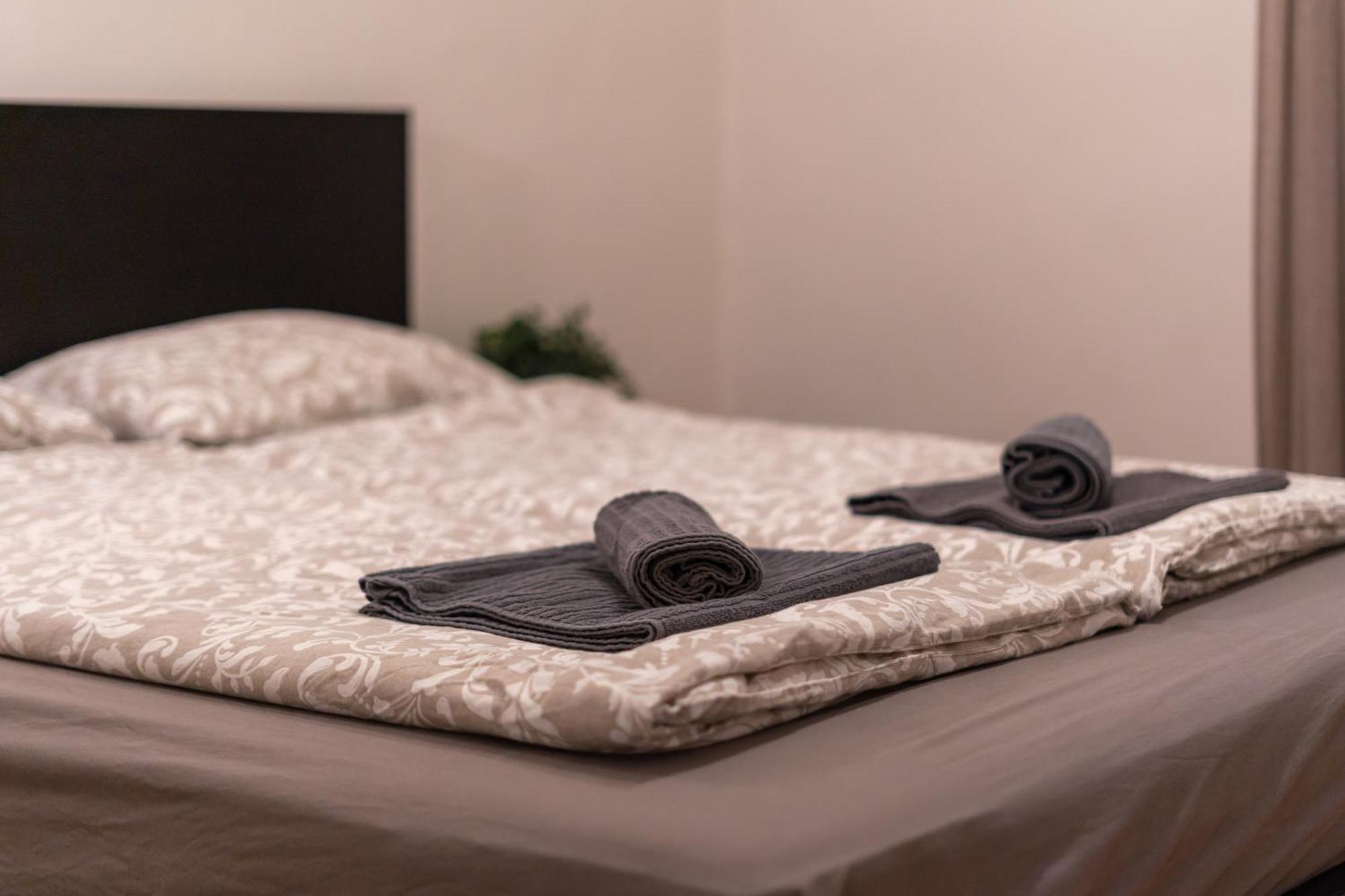 Cozy Apartment In Akacfa Street Budapest Luaran gambar